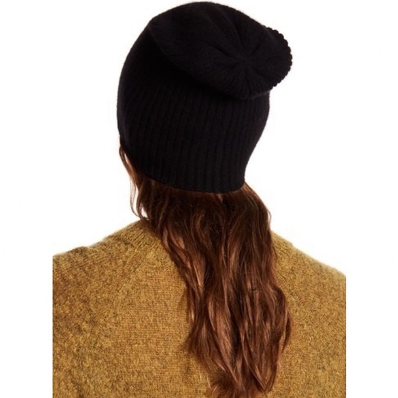 NWT Women’s Black Beanie Hat Soft Stretch - Picture 5 of 5